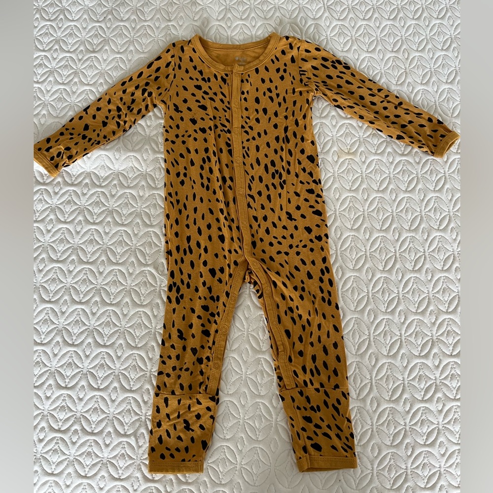 Kyte baby snap romper size 12-18 months in color Marigold Cheetah.